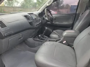 Toyota Hilux 2012 White