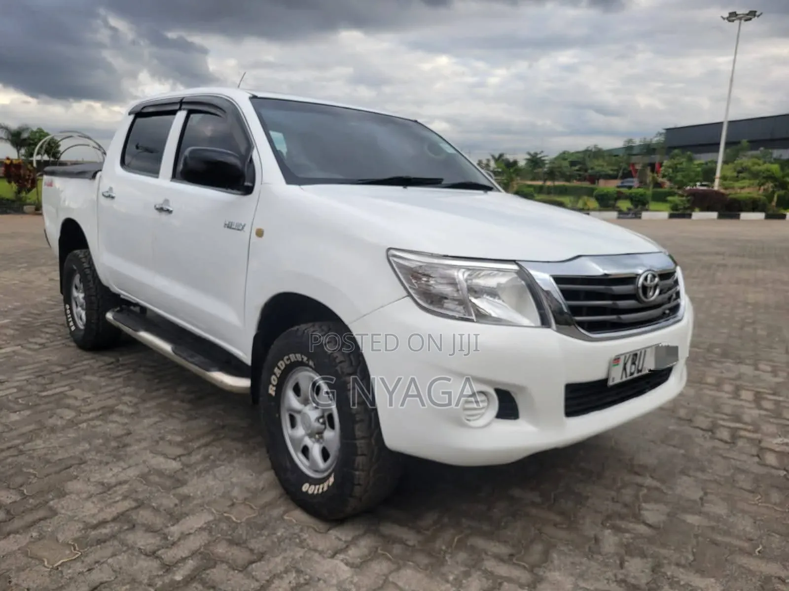 Toyota Hilux 2012 White