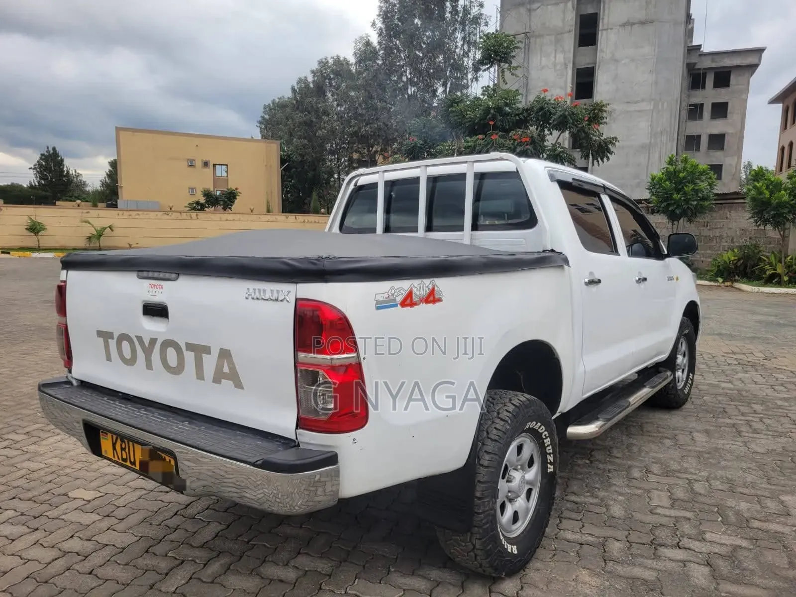 Toyota Hilux 2012 White