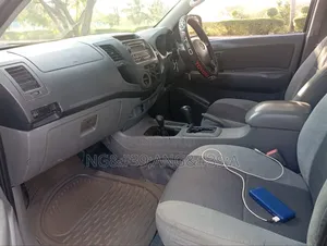 Toyota Hilux 2004 Beige