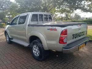 Toyota Hilux 2004 Beige