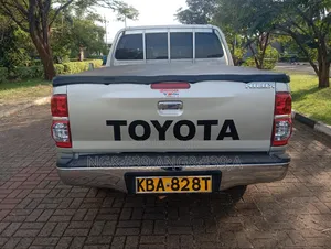 Toyota Hilux 2004 Beige