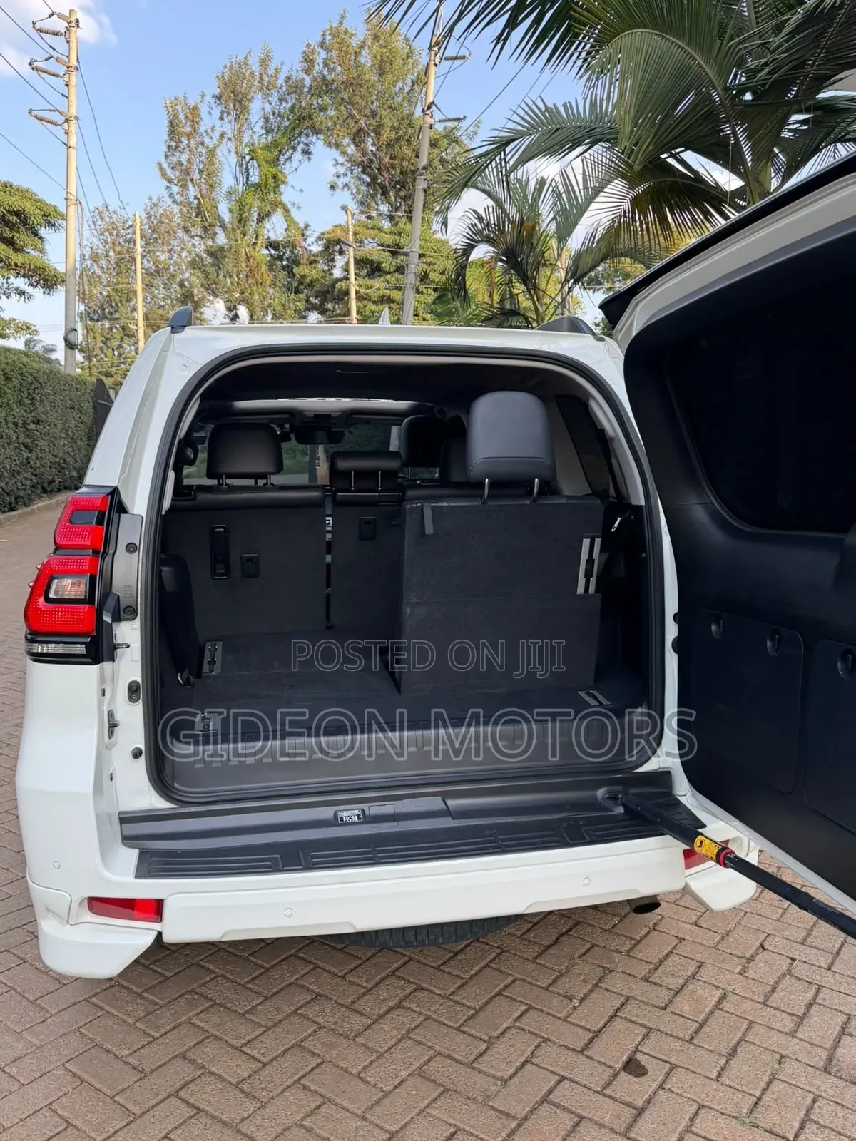 Toyota Land Cruiser Prado 2017 White