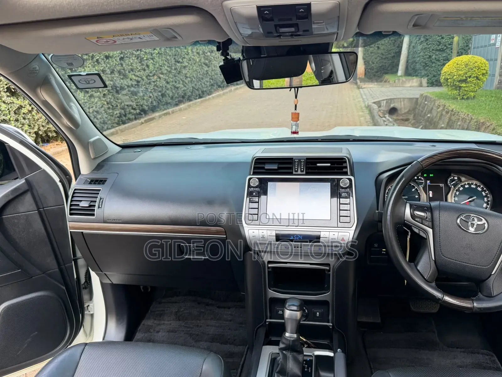 Toyota Land Cruiser Prado 2017 White