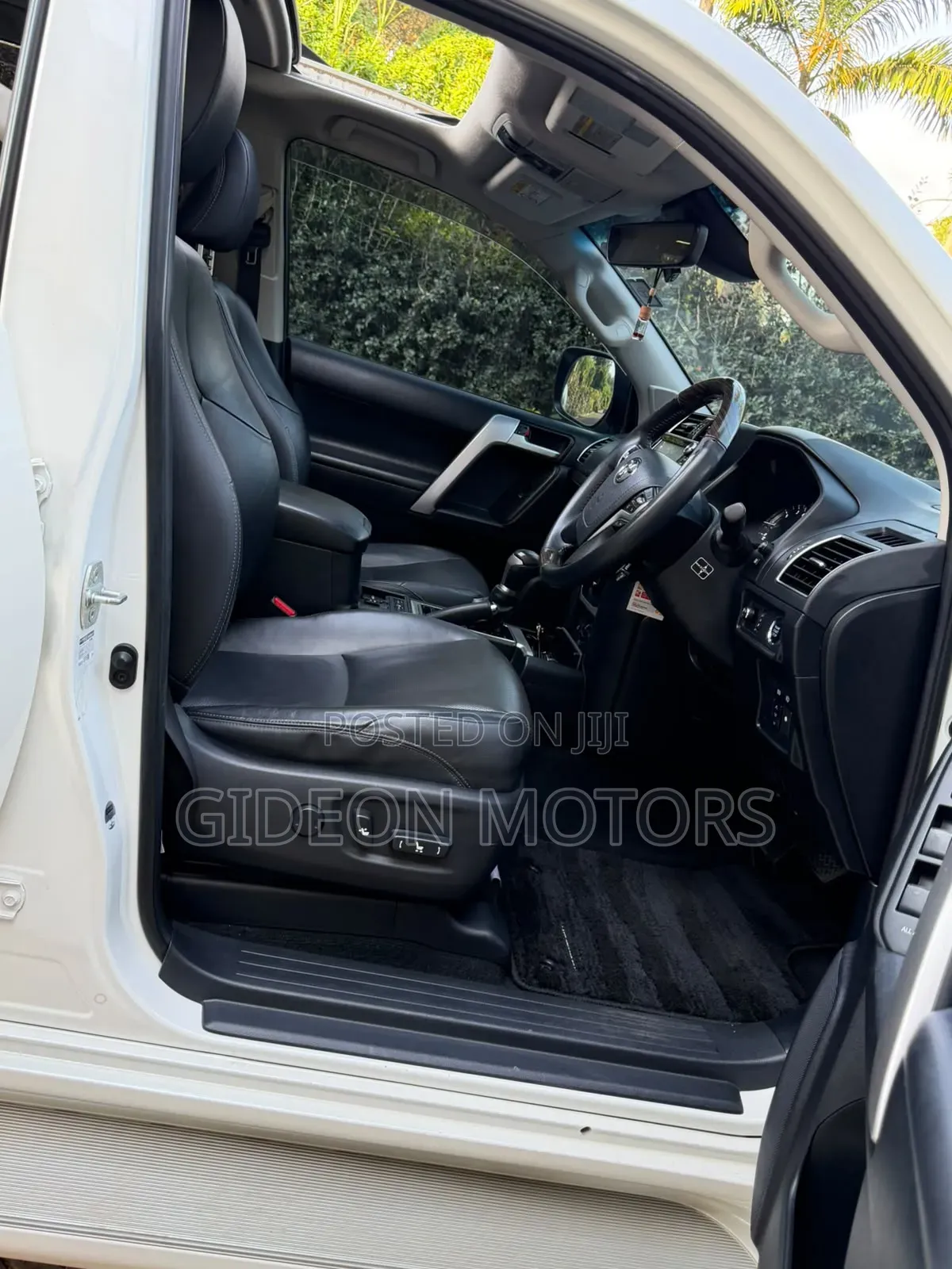 Toyota Land Cruiser Prado 2017 White