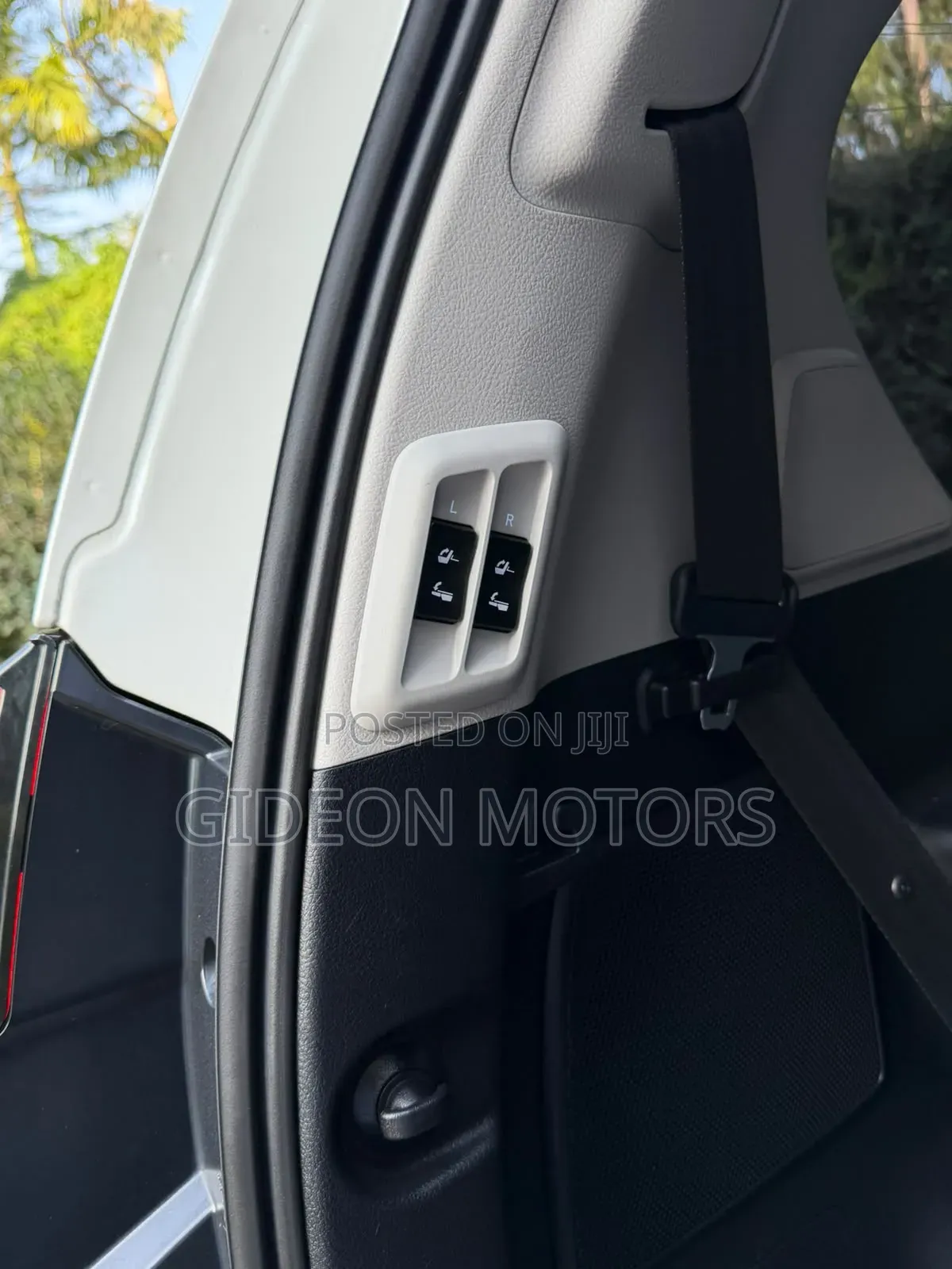 Toyota Land Cruiser Prado 2017 White