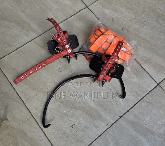 Heavy Duty Tree Climbing Shoes With Gaffs