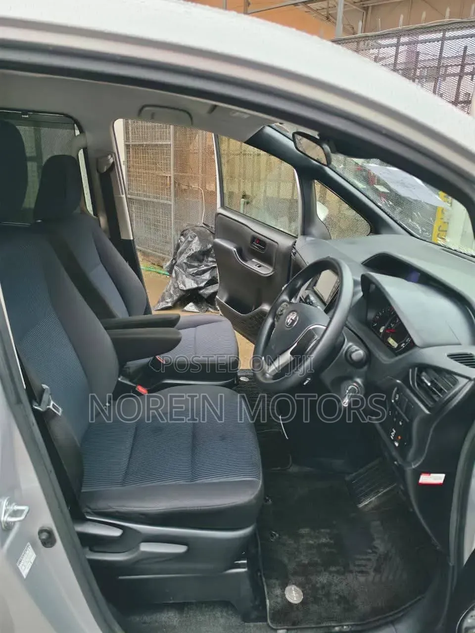 Toyota Noah 2020 Silver