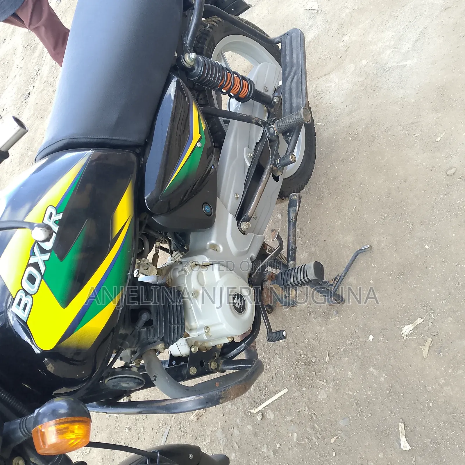 Bajaj Boxer 125 2025 Beige