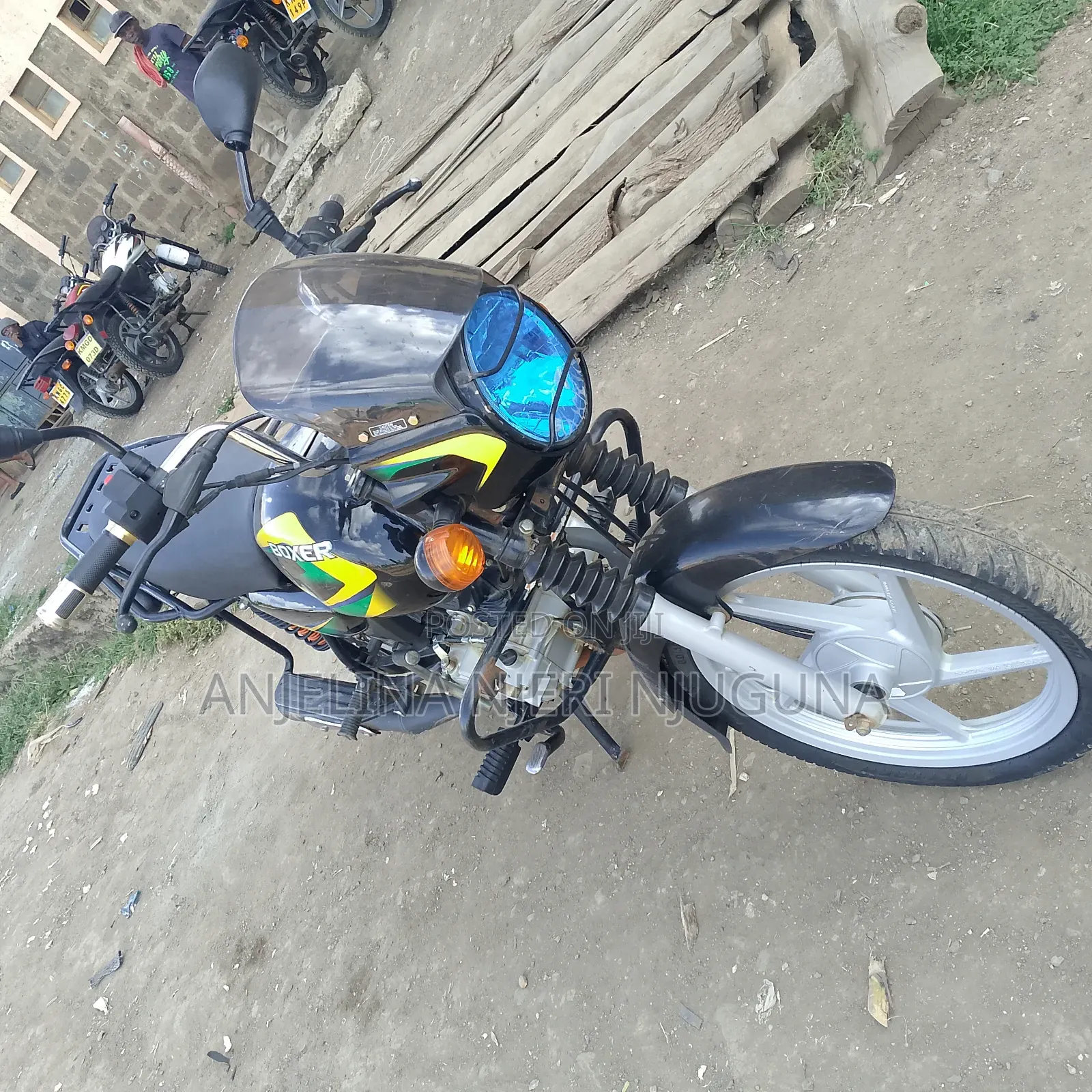 Bajaj Boxer 125 2025 Beige