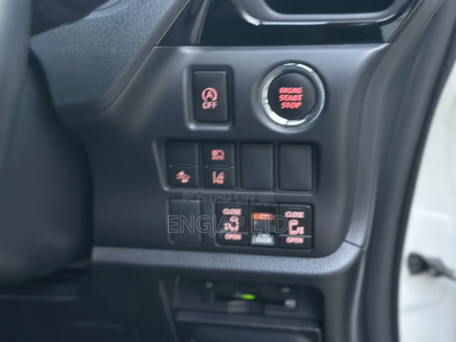 Toyota Voxy 2018 Pearl