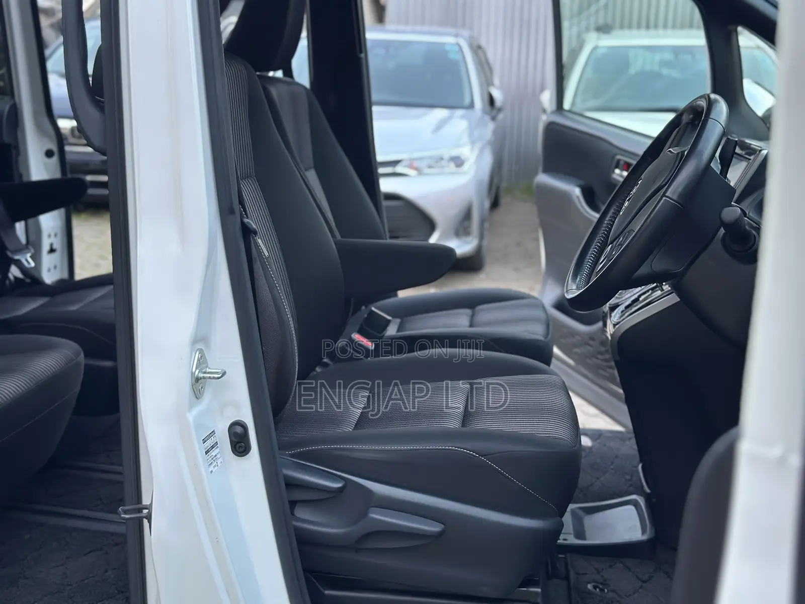Toyota Voxy 2018 Pearl