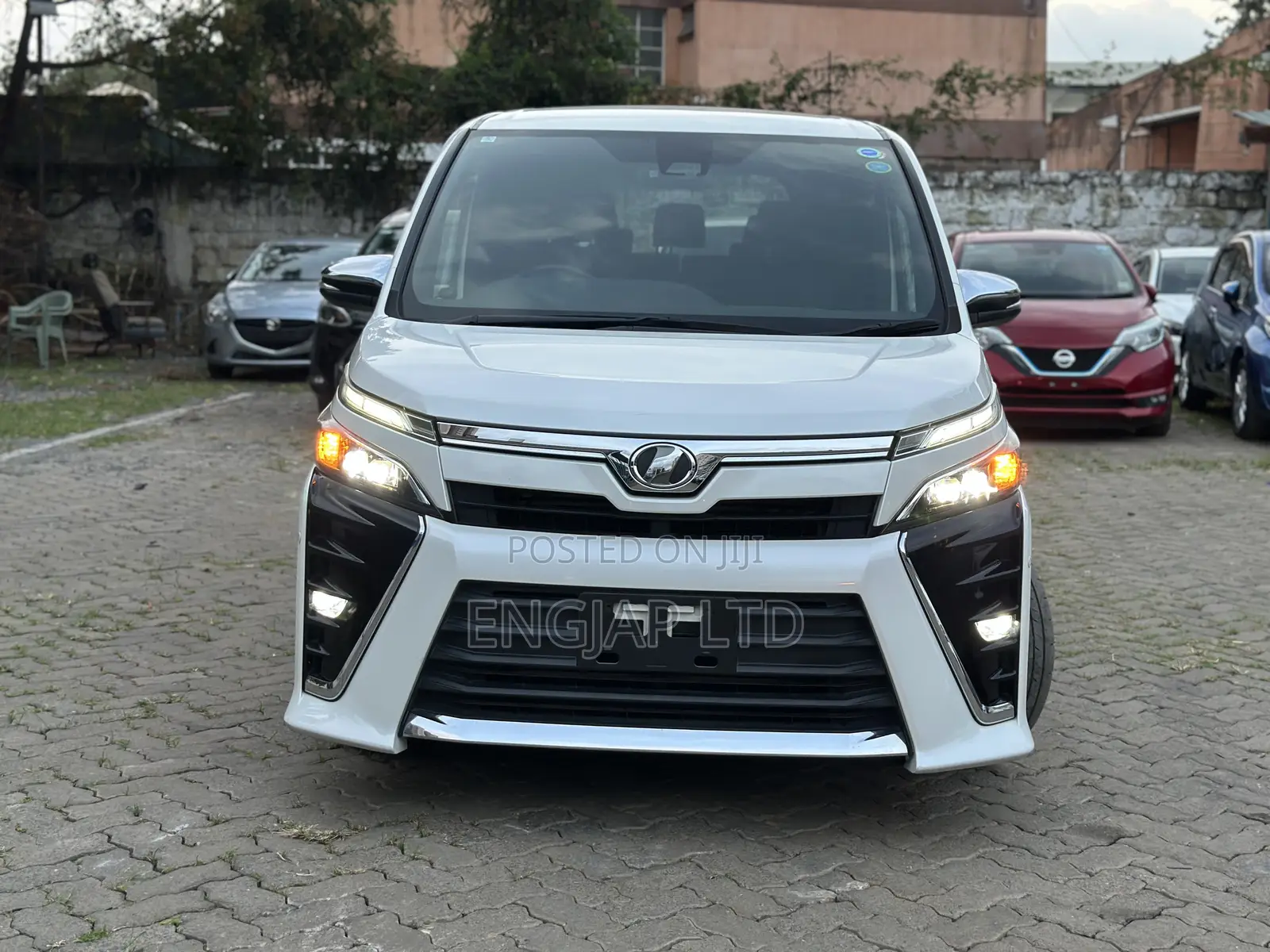 Toyota Voxy 2018 Pearl