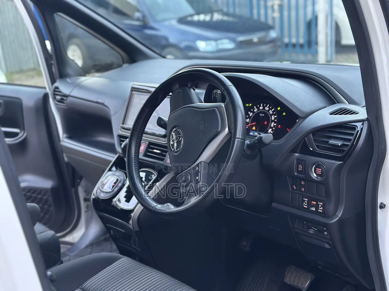 Toyota Voxy 2018 Pearl