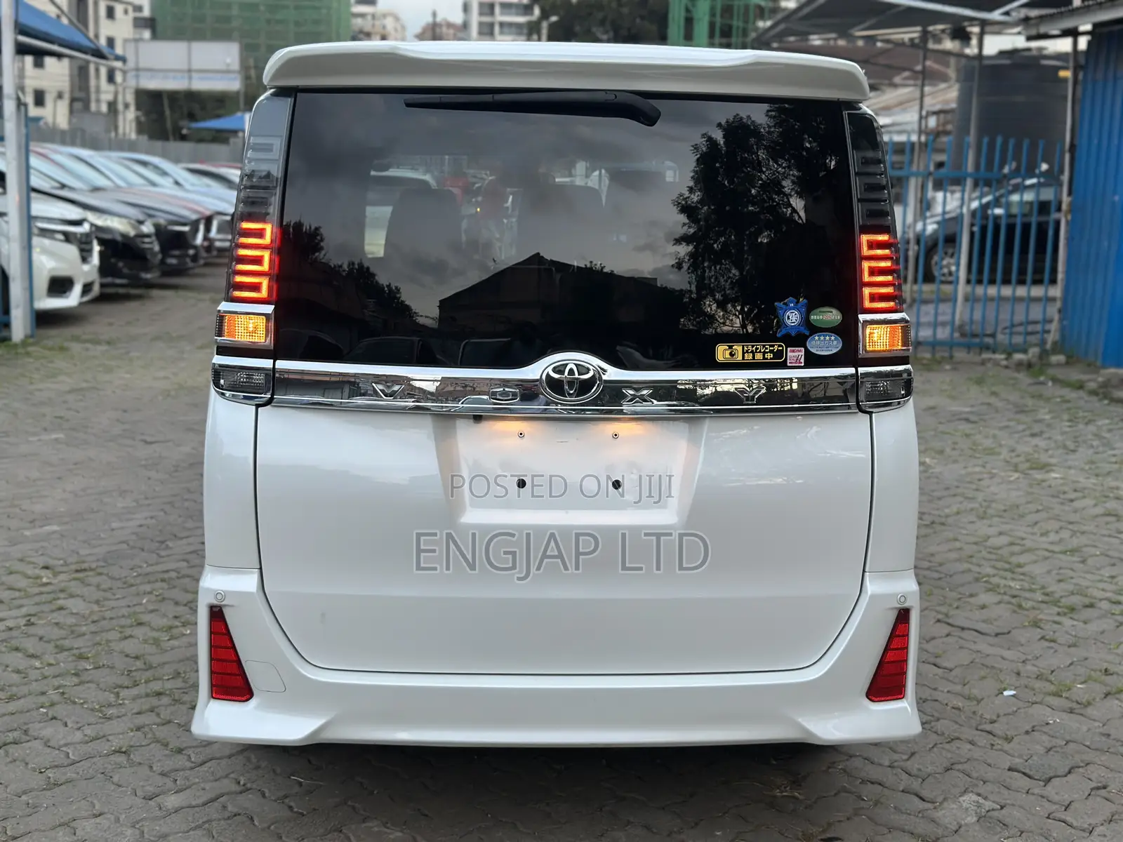 Toyota Voxy 2018 Pearl