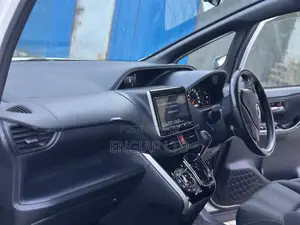 Toyota Voxy 2018 Pearl