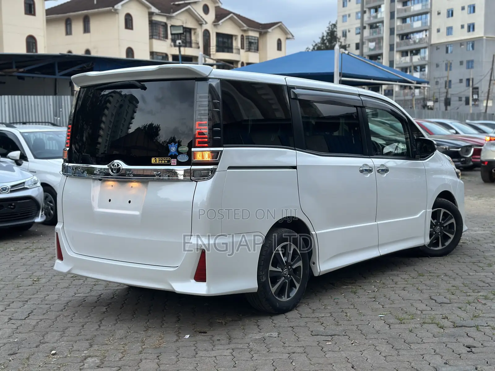 Toyota Voxy 2018 Pearl