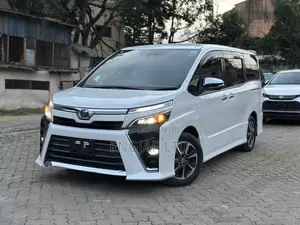 Toyota Voxy 2018 Pearl