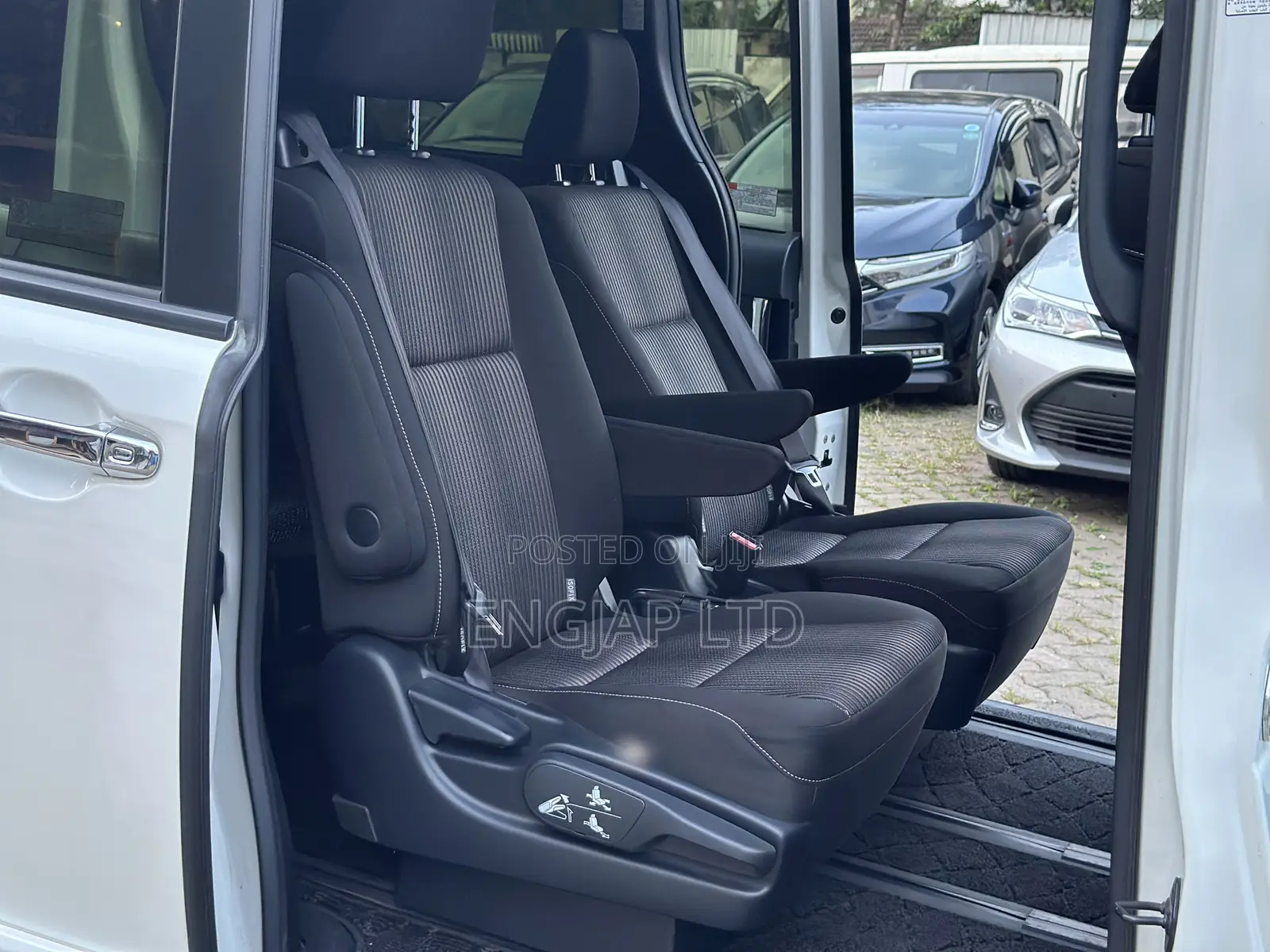 Toyota Voxy 2018 Pearl