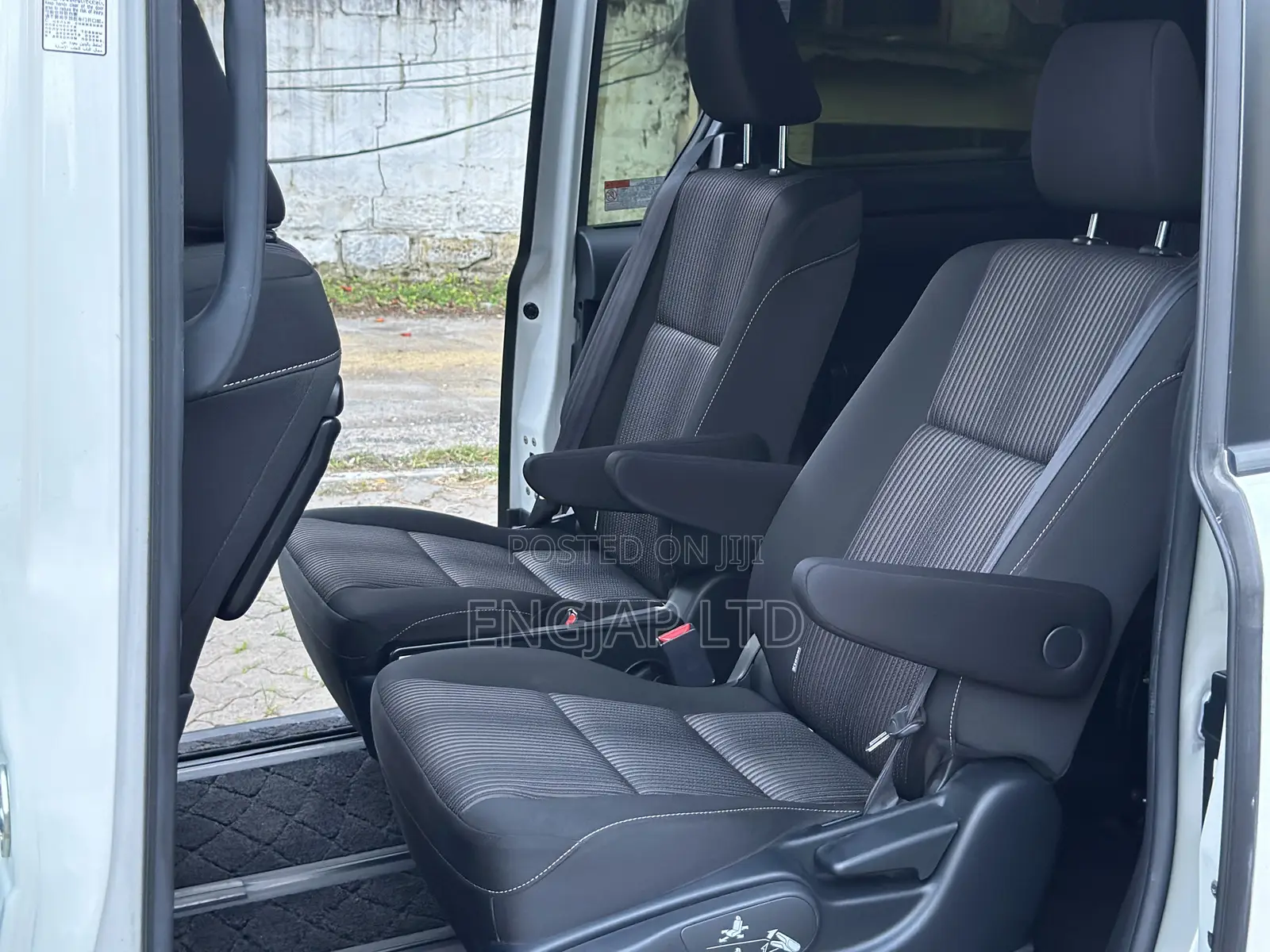Toyota Voxy 2018 Pearl