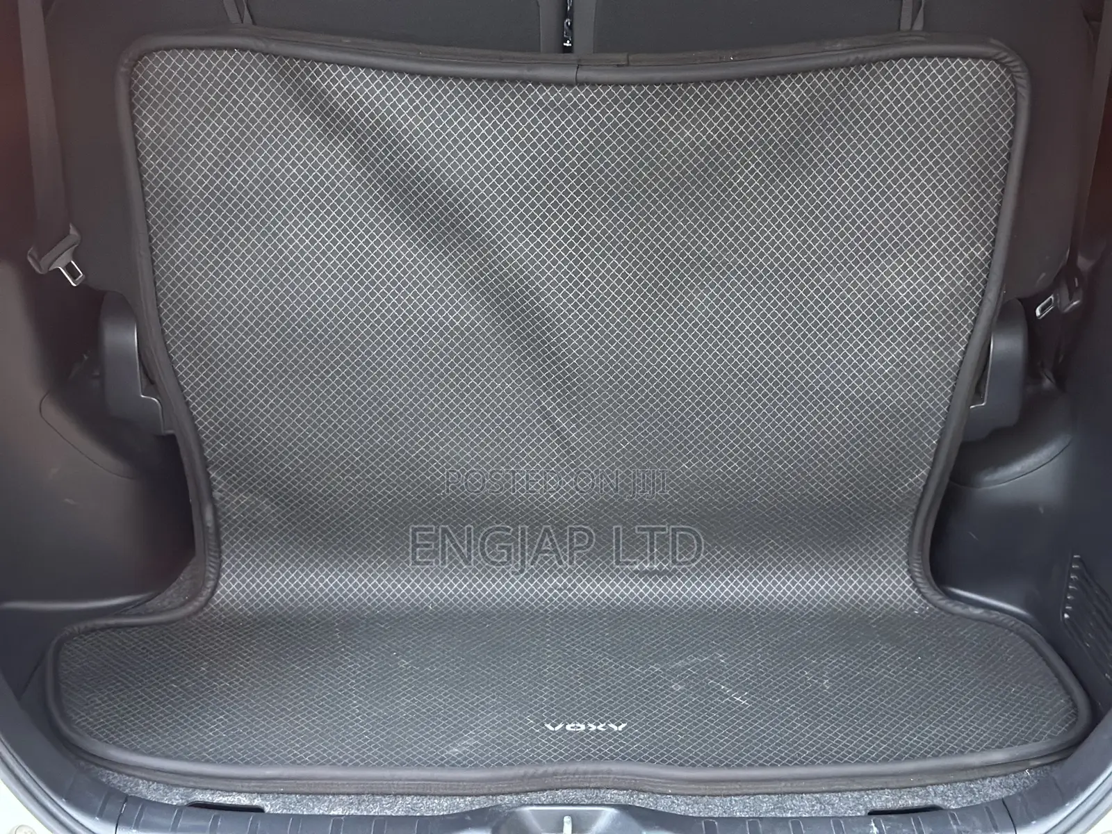 Toyota Voxy 2018 Pearl