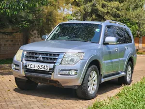 Mitsubishi Pajero 3.2 Di-Dc GLS 2010 Silver