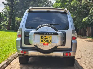 Mitsubishi Pajero 3.2 Di-Dc GLS 2010 Silver