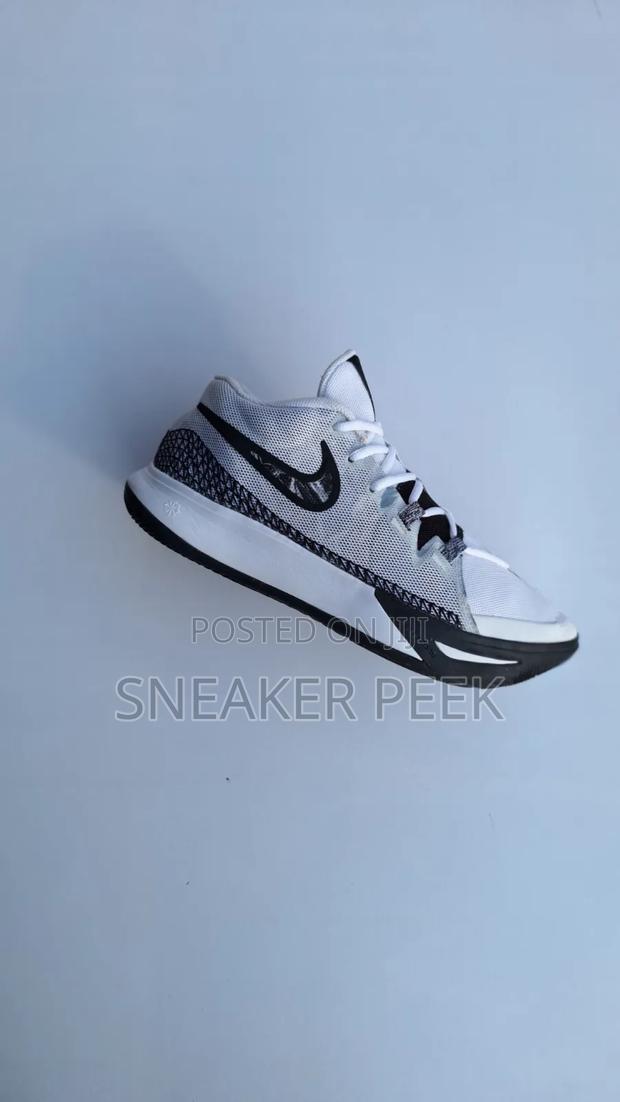 Basketball Shoe [Kyrie Flytrap 6]