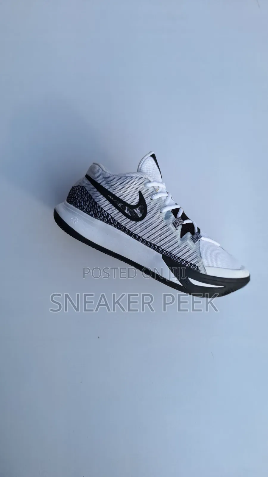 Basketball Shoe [Kyrie Flytrap 6]
