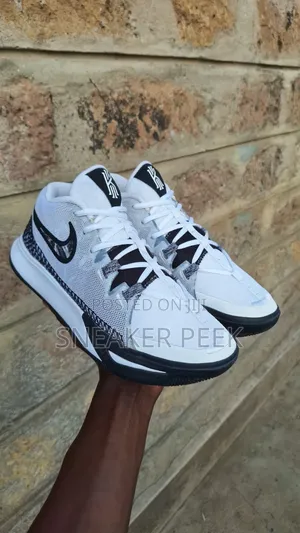 Basketball Shoe [Kyrie Flytrap 6]