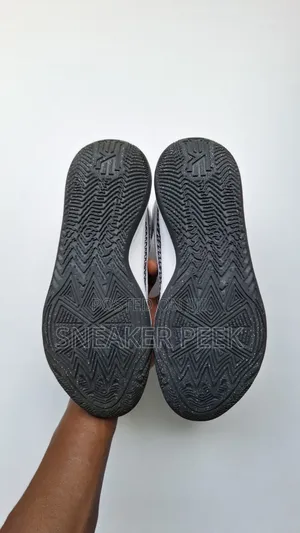 Basketball Shoe [Kyrie Flytrap 6]