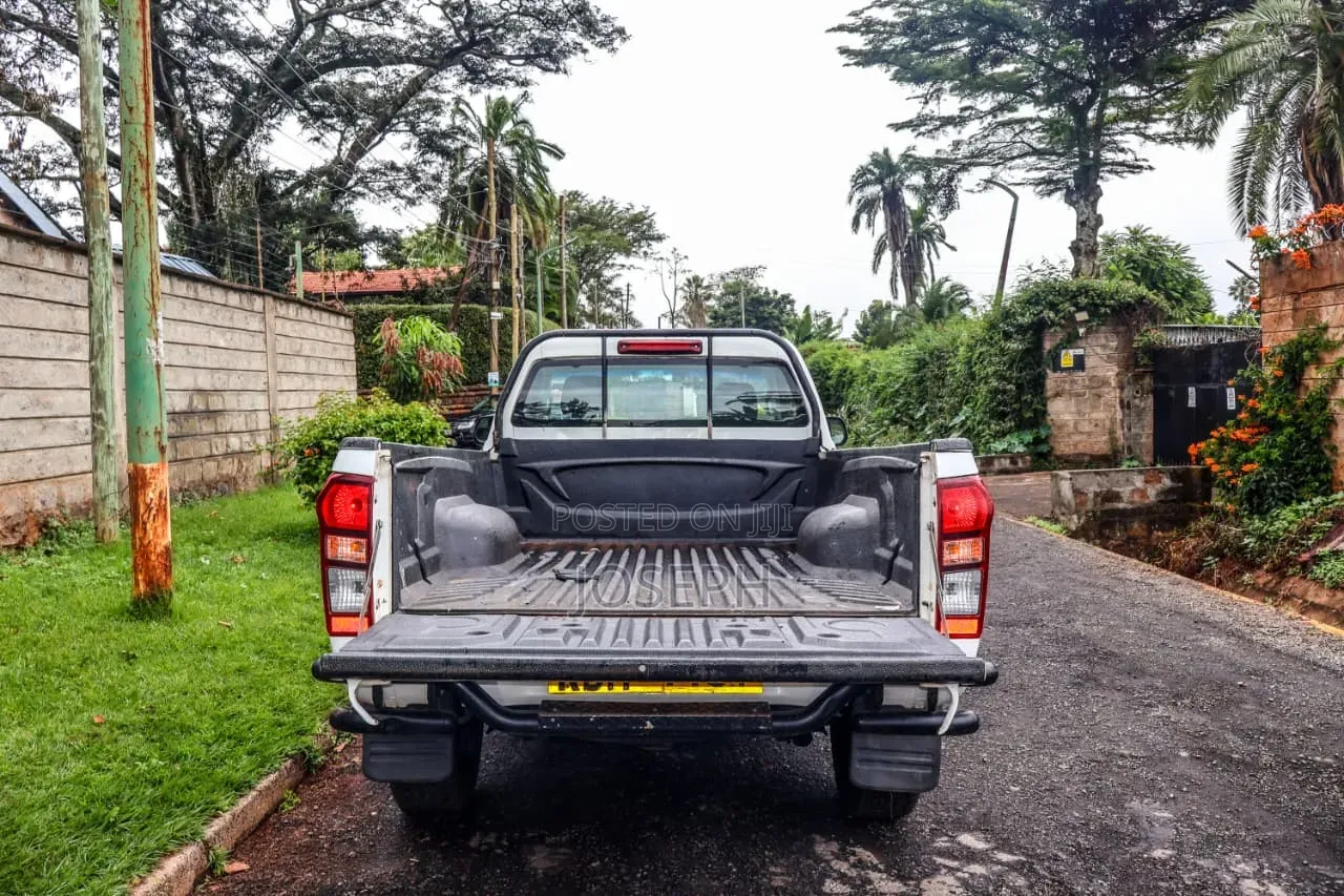 Isuzu D-MAX 2022 White