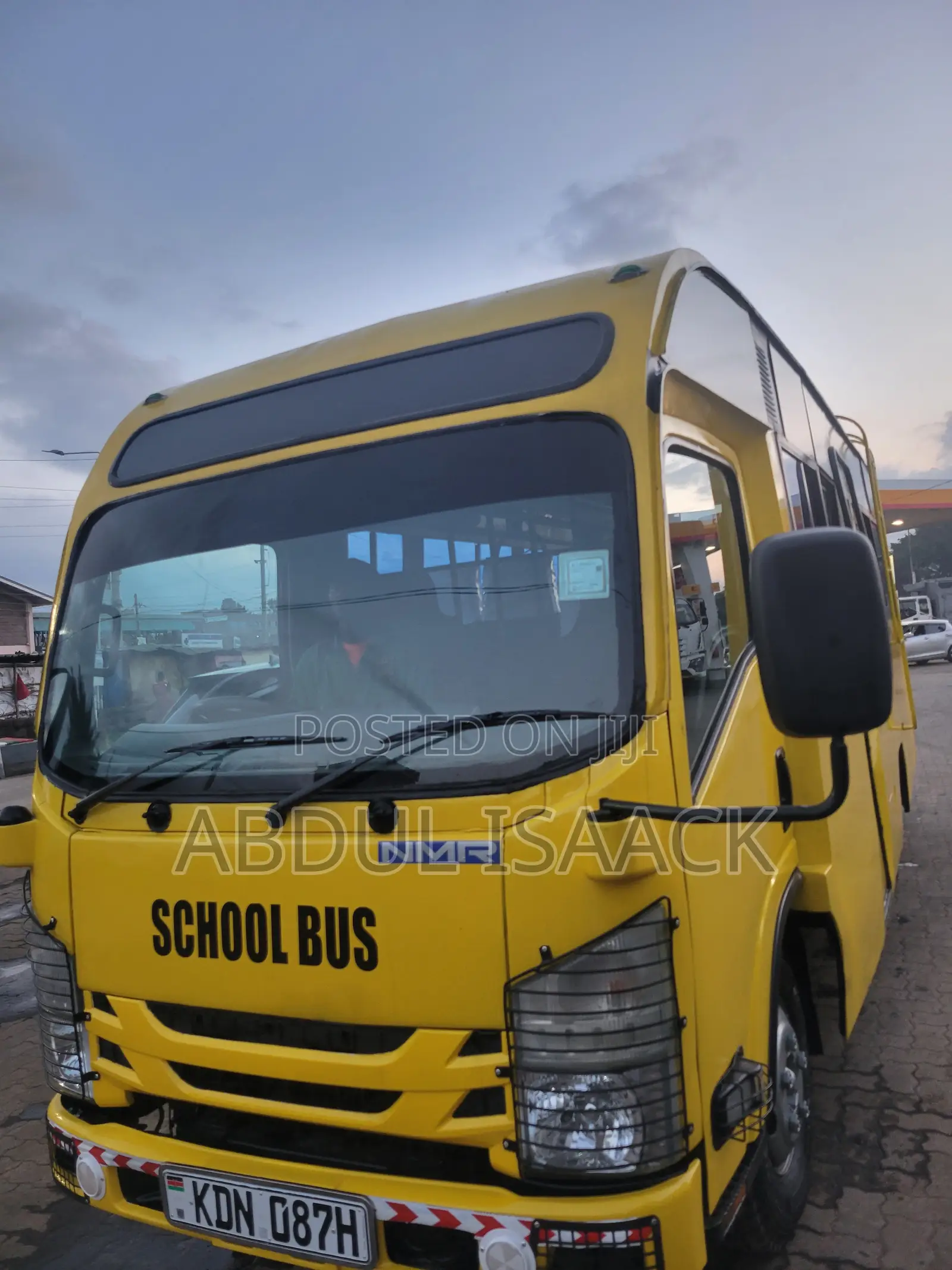 Isuzu NMR 2024 Yellow