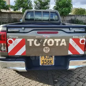 Toyota Hilux 2022 Gold