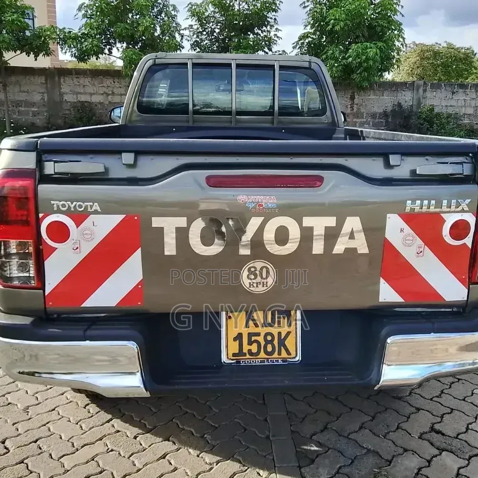 Toyota Hilux 2022 Gold