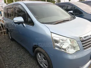 Toyota Noah 2011 Blue