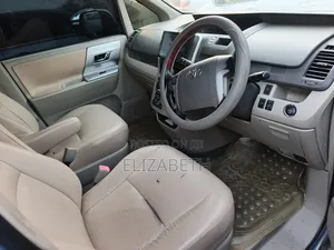 Toyota Noah 2011 Blue