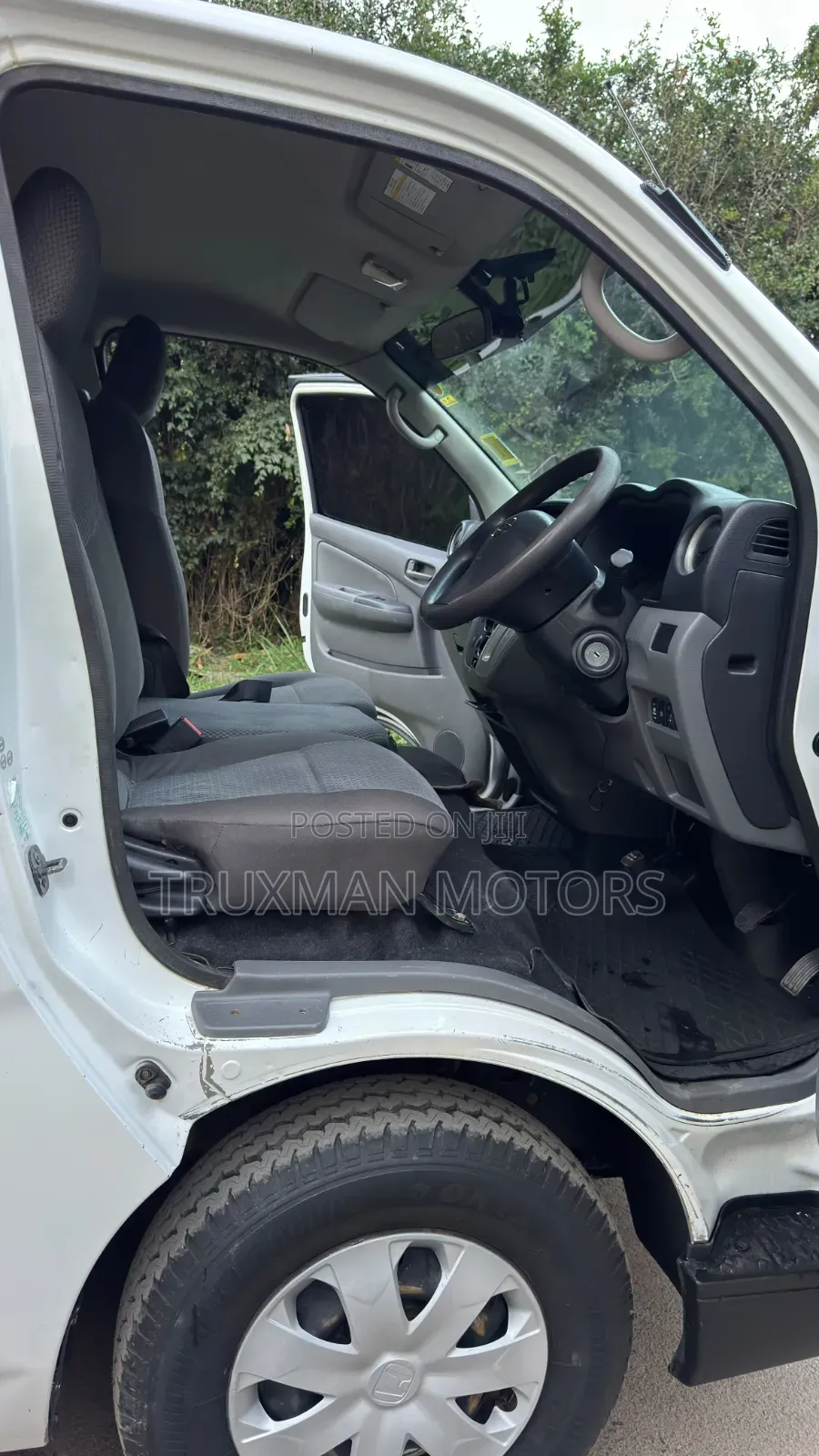 Nissan Caravan (Urvan) 2014 White