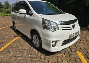 Toyota Noah 2012 White