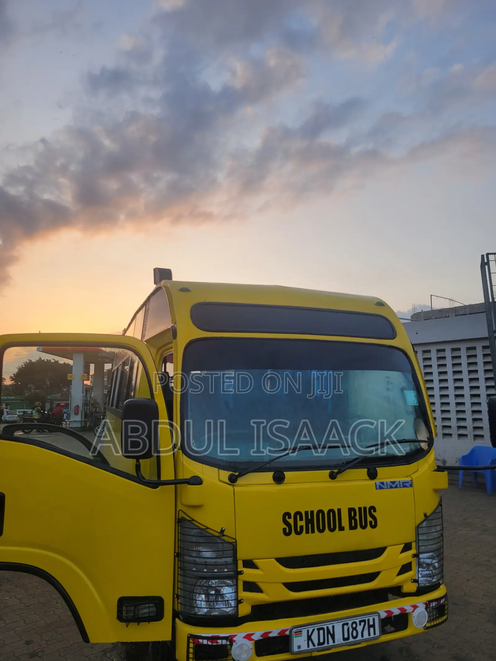Isuzu NMR 2024 Yellow