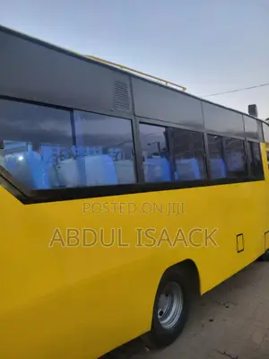 Isuzu NMR 2024 Yellow