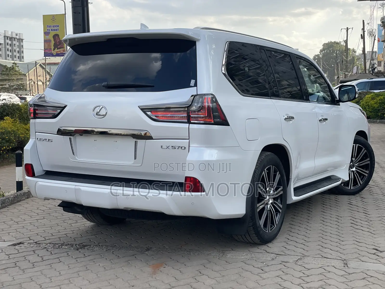 Lexus LX 570 AWD 2020 White