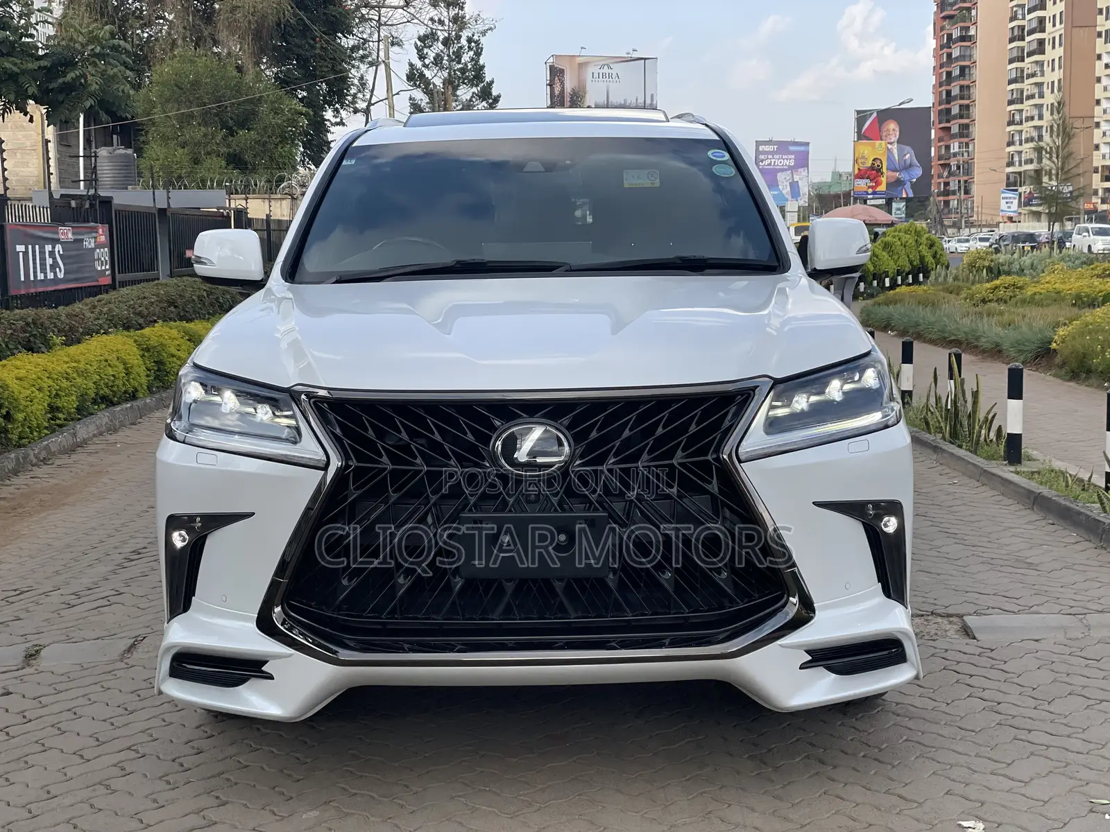 Lexus LX 570 AWD 2020 White