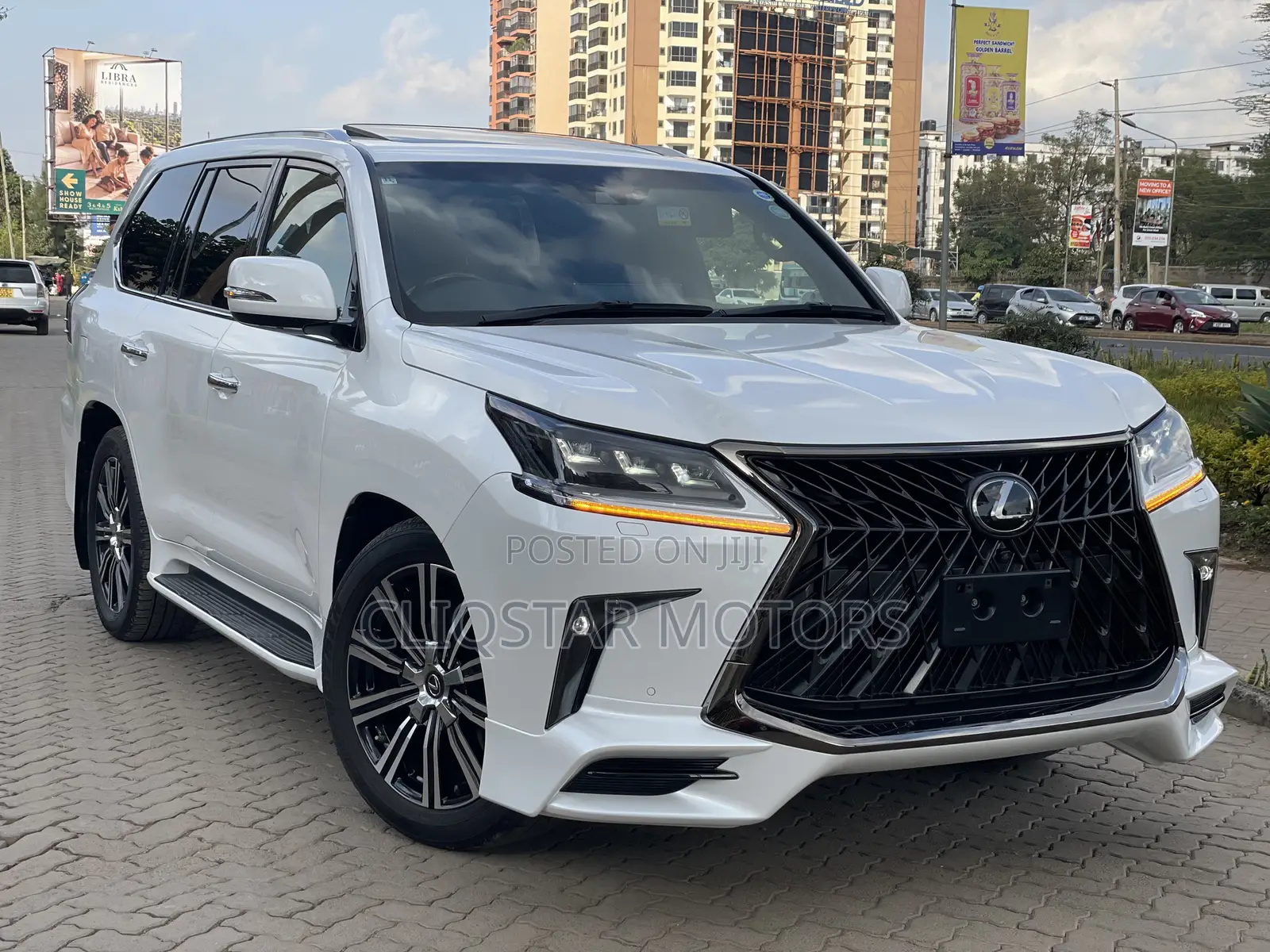 Lexus LX 570 AWD 2020 White