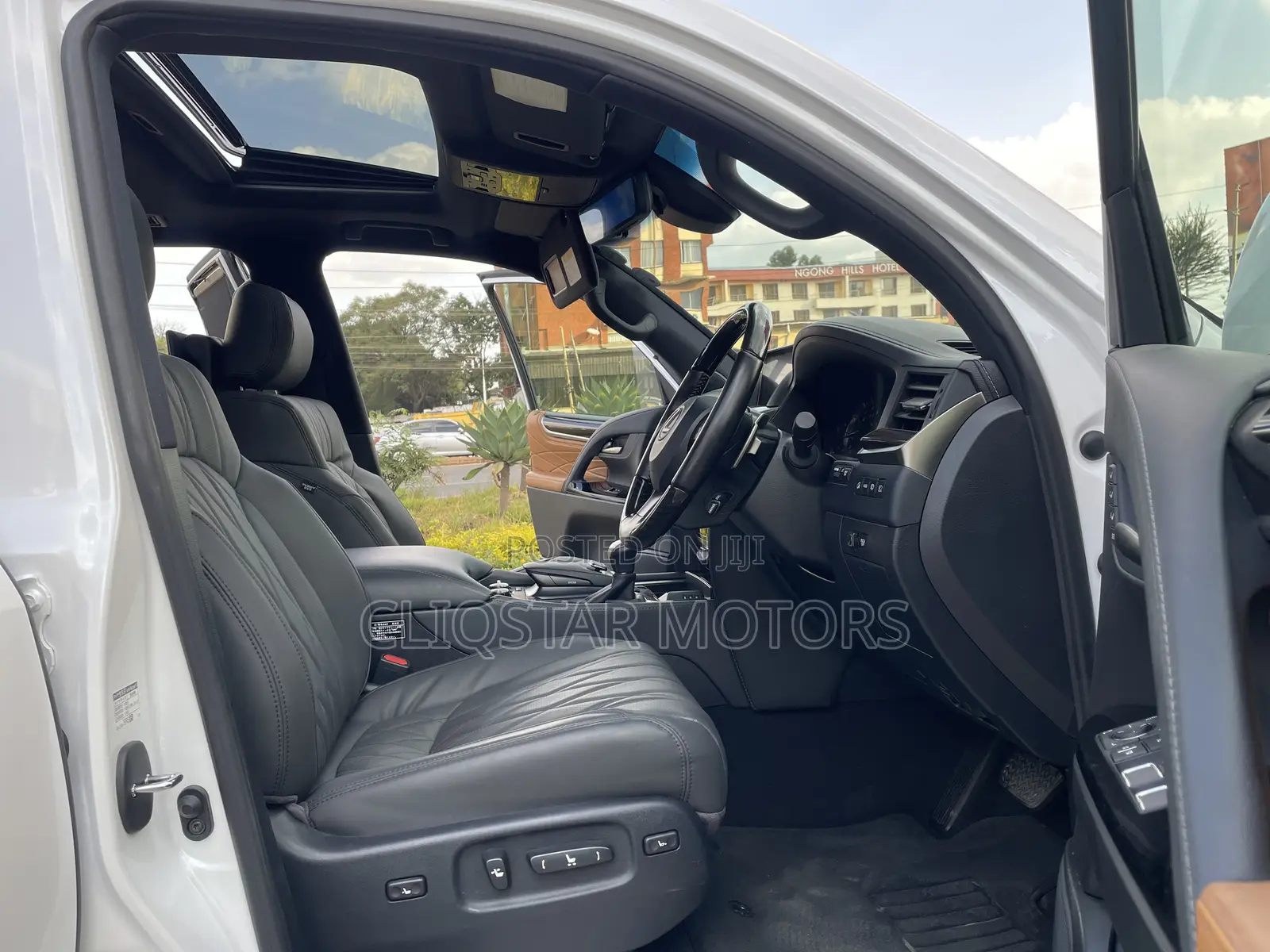 Lexus LX 570 AWD 2020 White