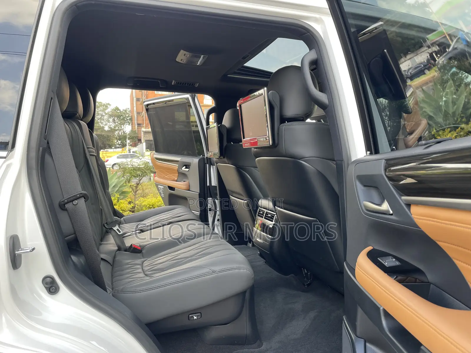 Lexus LX 570 AWD 2020 White