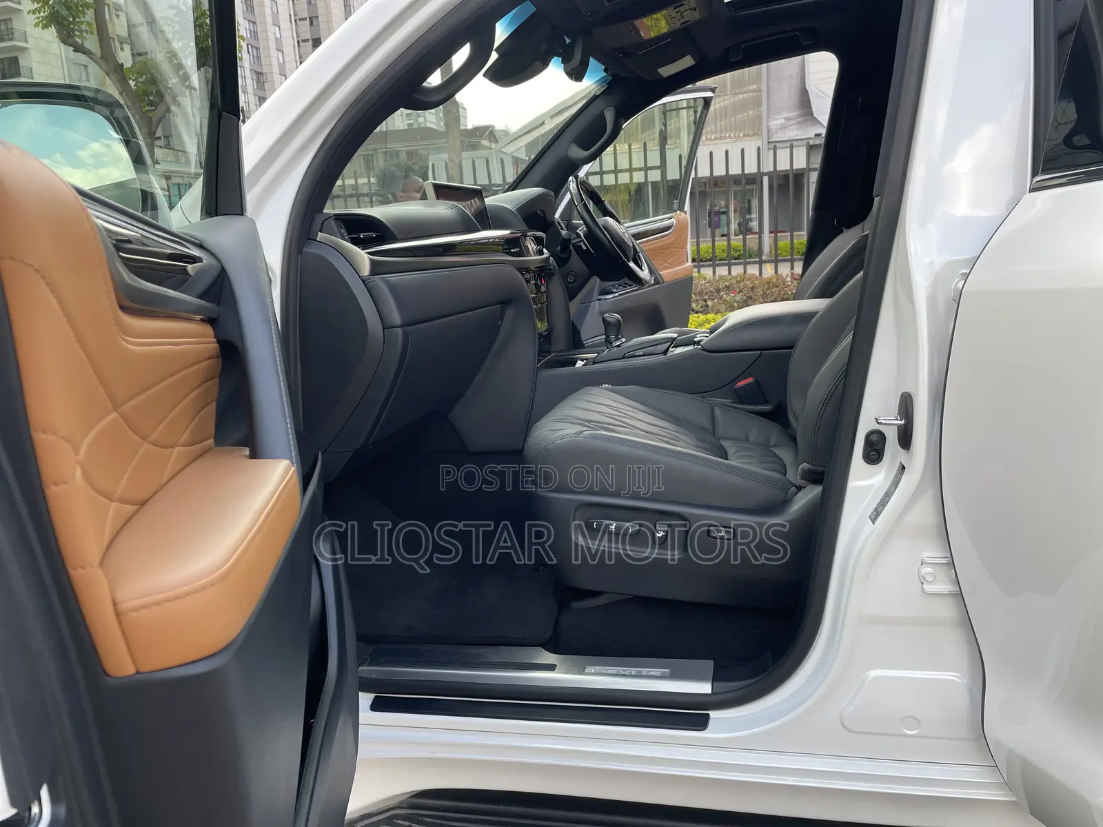 Lexus LX 570 AWD 2020 White
