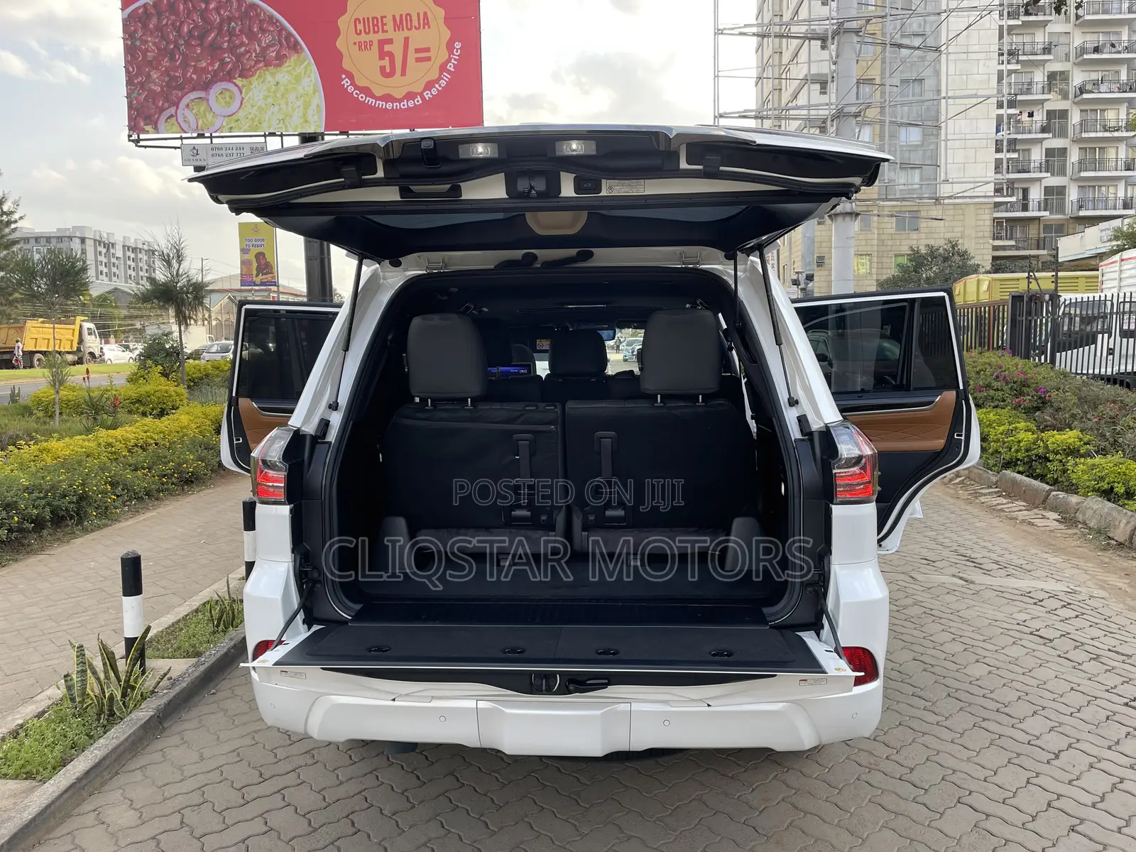Lexus LX 570 AWD 2020 White