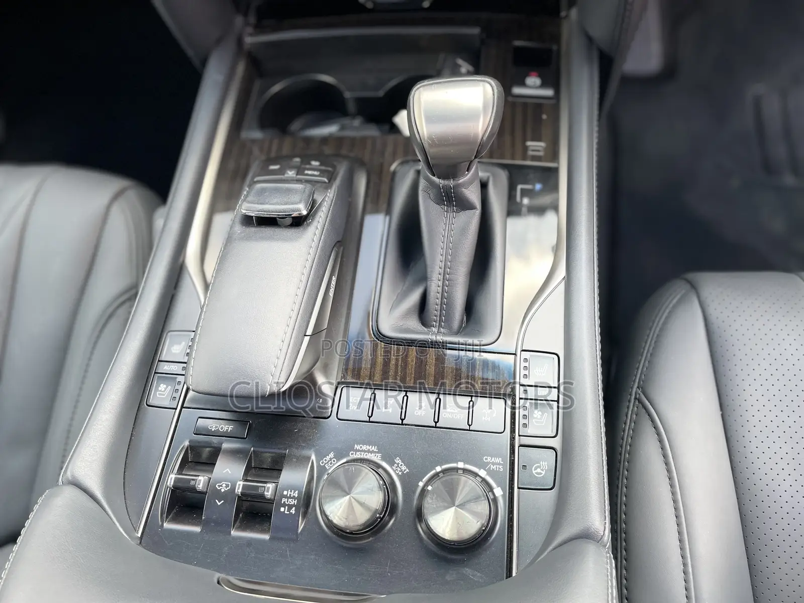 Lexus LX 570 AWD 2020 White