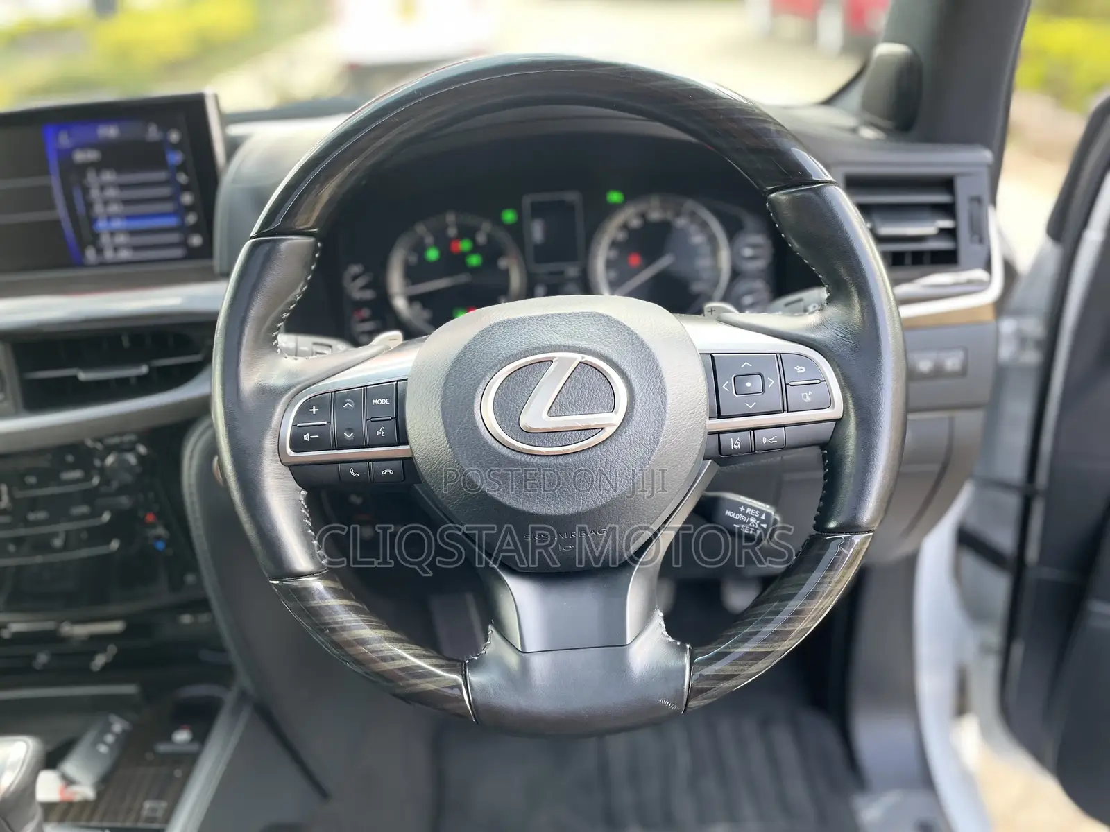 Lexus LX 570 AWD 2020 White